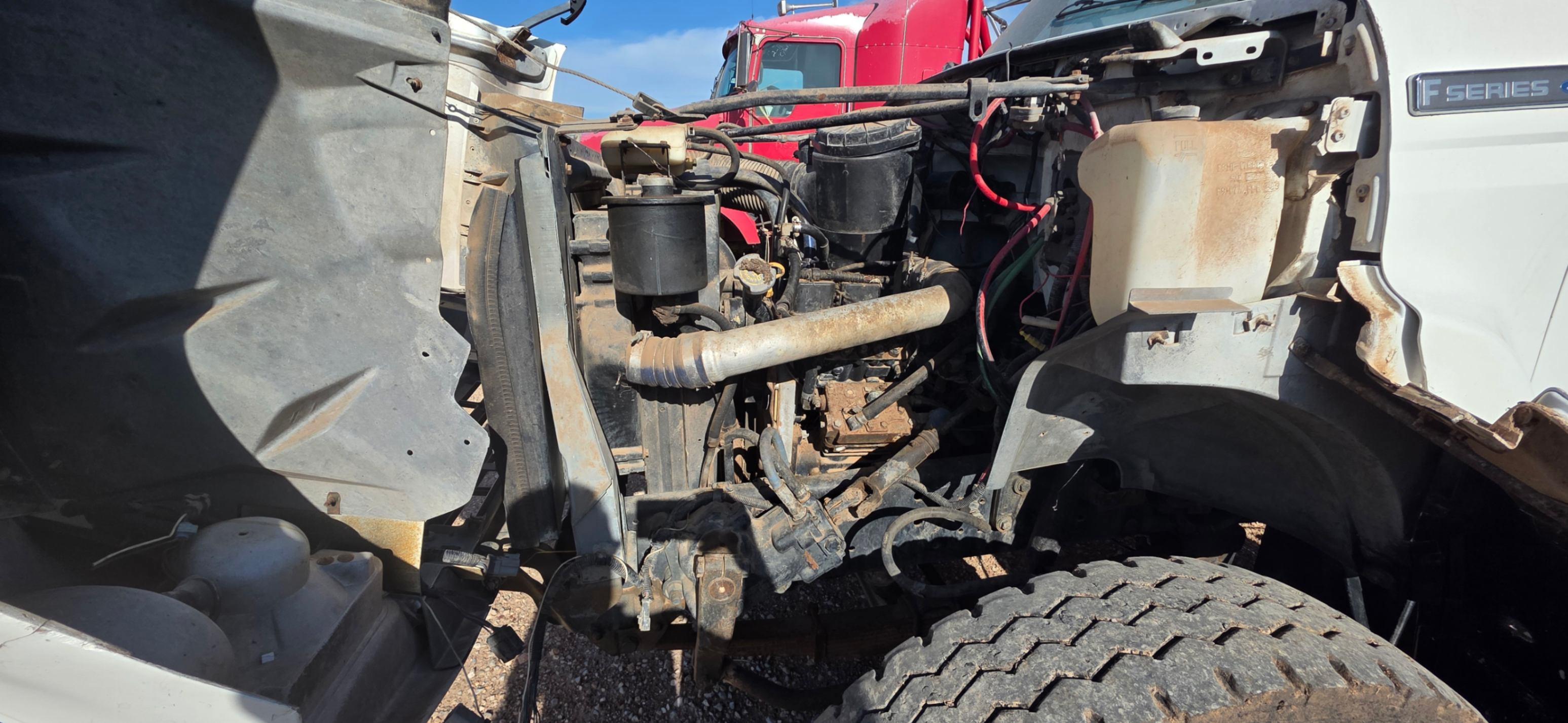 1998 FORD F-800 (INOPERABLE)