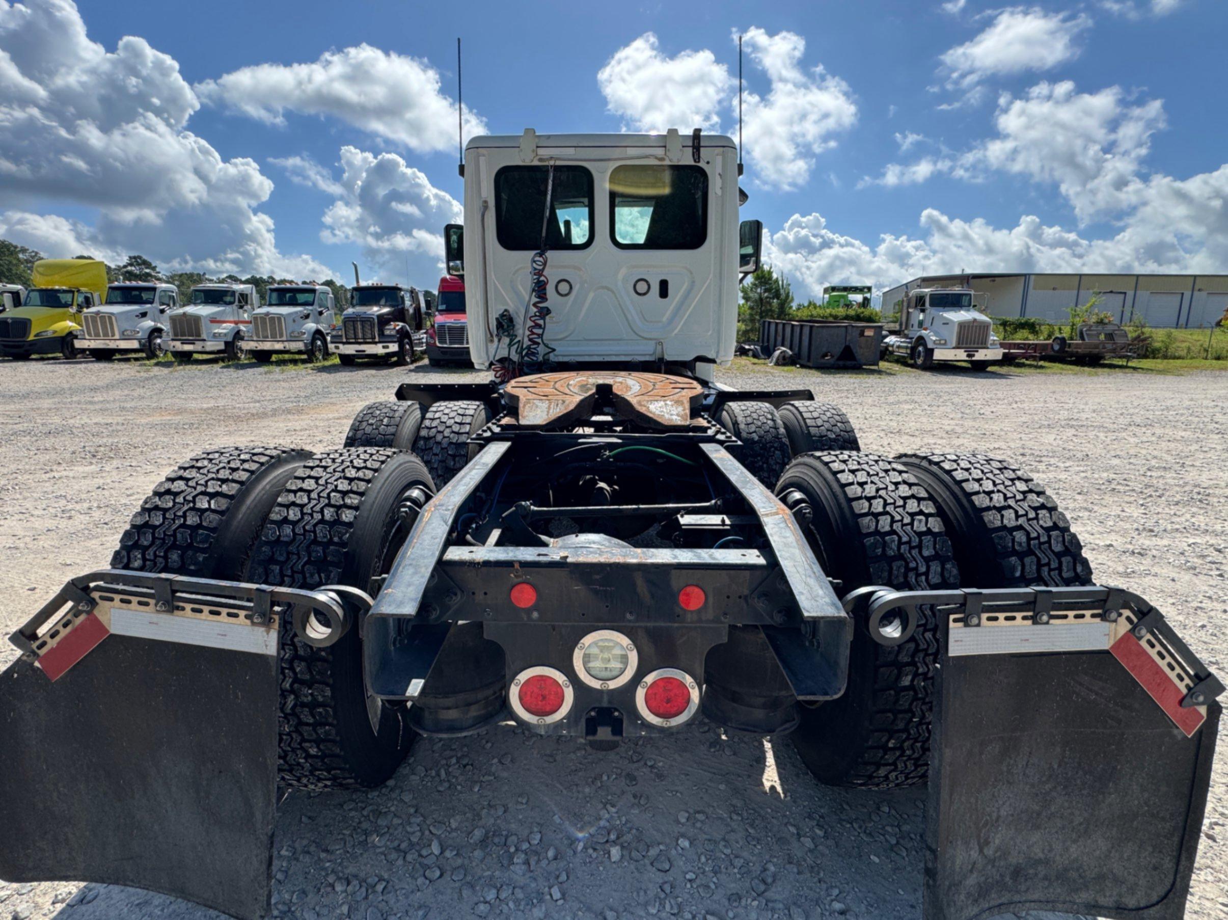 2019 FREIGHTLINER CASCADIA DAY CAB