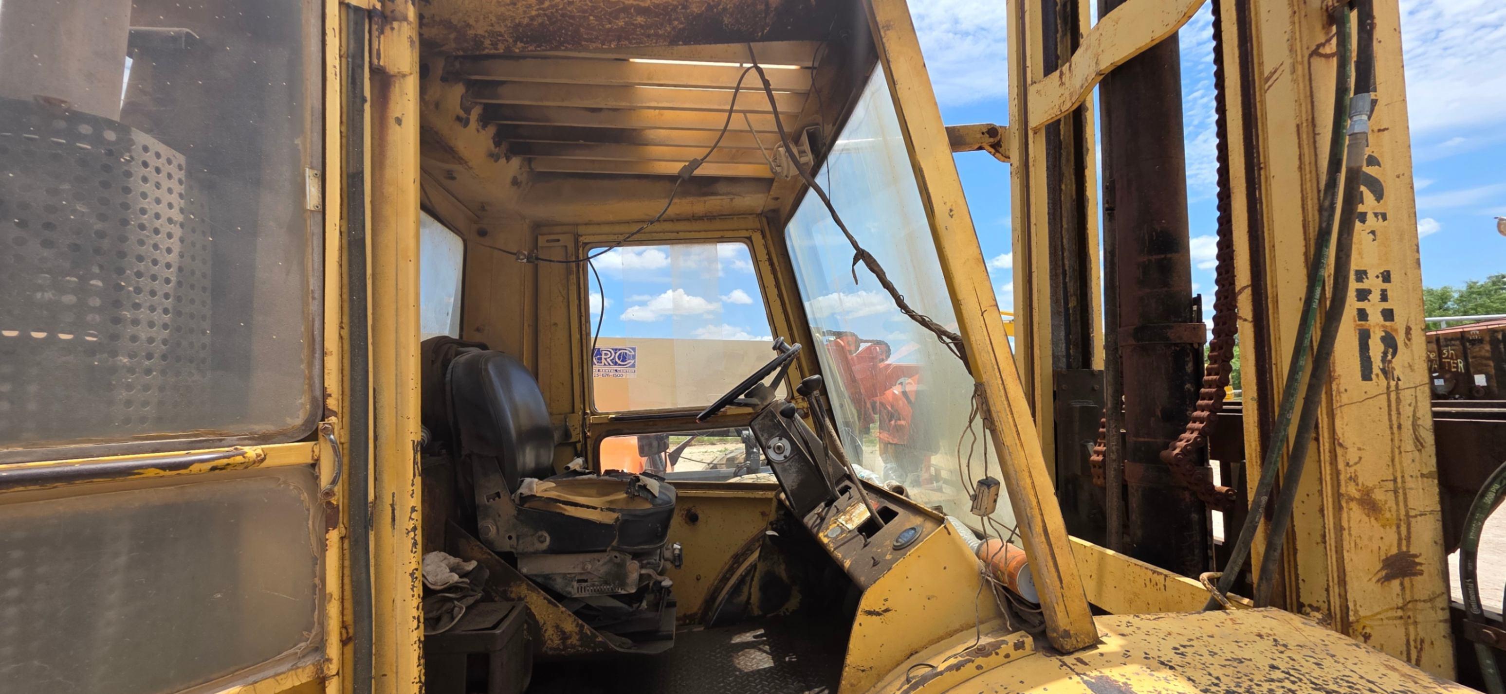 HYSTER P200B ROUGH TERRIAN FORKLIFT