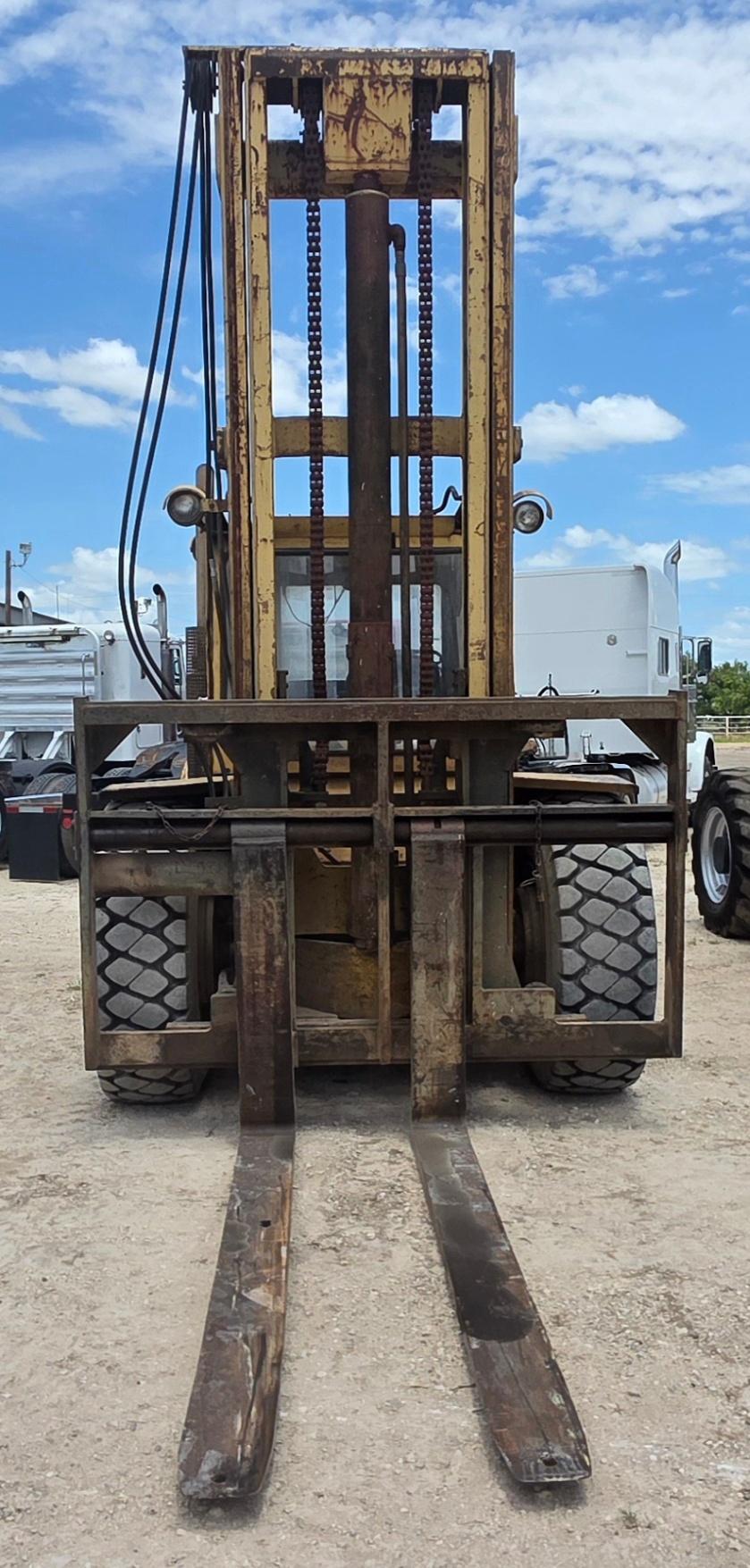 HYSTER P200B ROUGH TERRIAN FORKLIFT