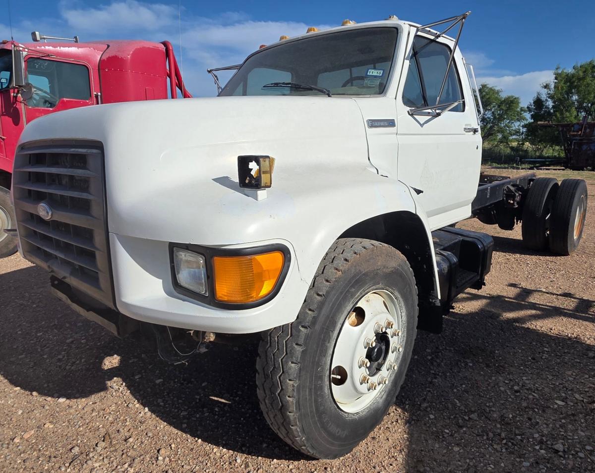 1998 FORD F-800 (INOPERABLE)