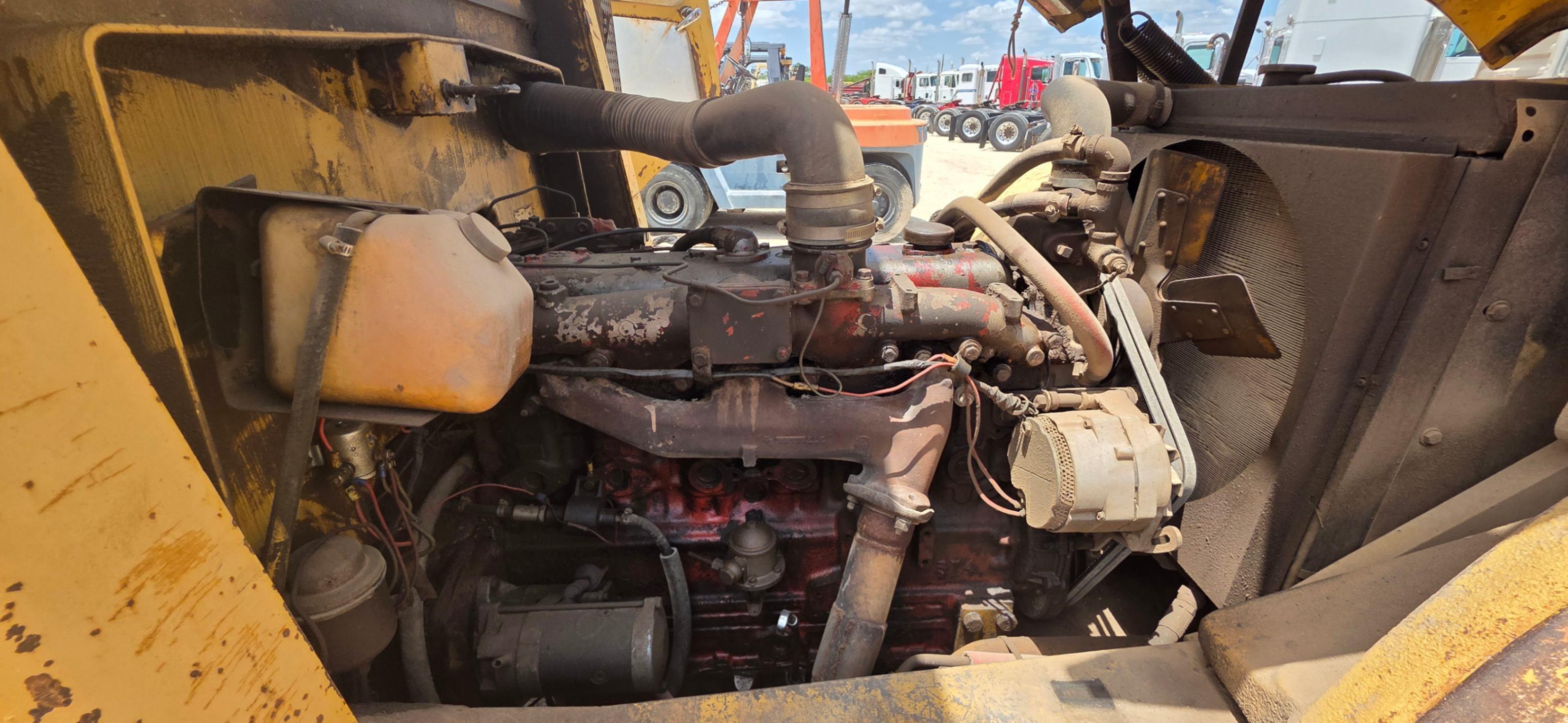 HYSTER P200B ROUGH TERRIAN FORKLIFT