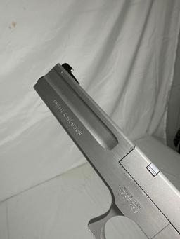 Smith & Wesson 2206 SN# TFD7659 .22 LR S/A Pistol...