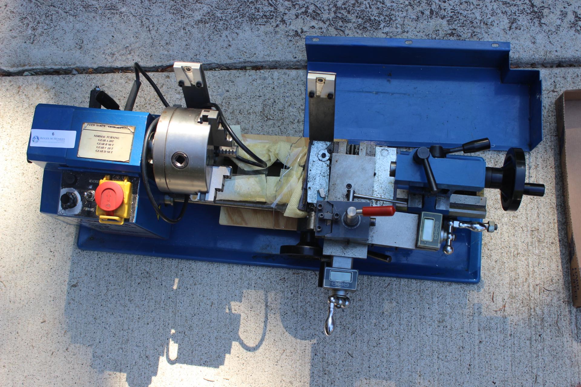 Speedway Series Metal Lathe 400 w 120v, Vaiable speed 0-2500 rpm, in excellent condition.
