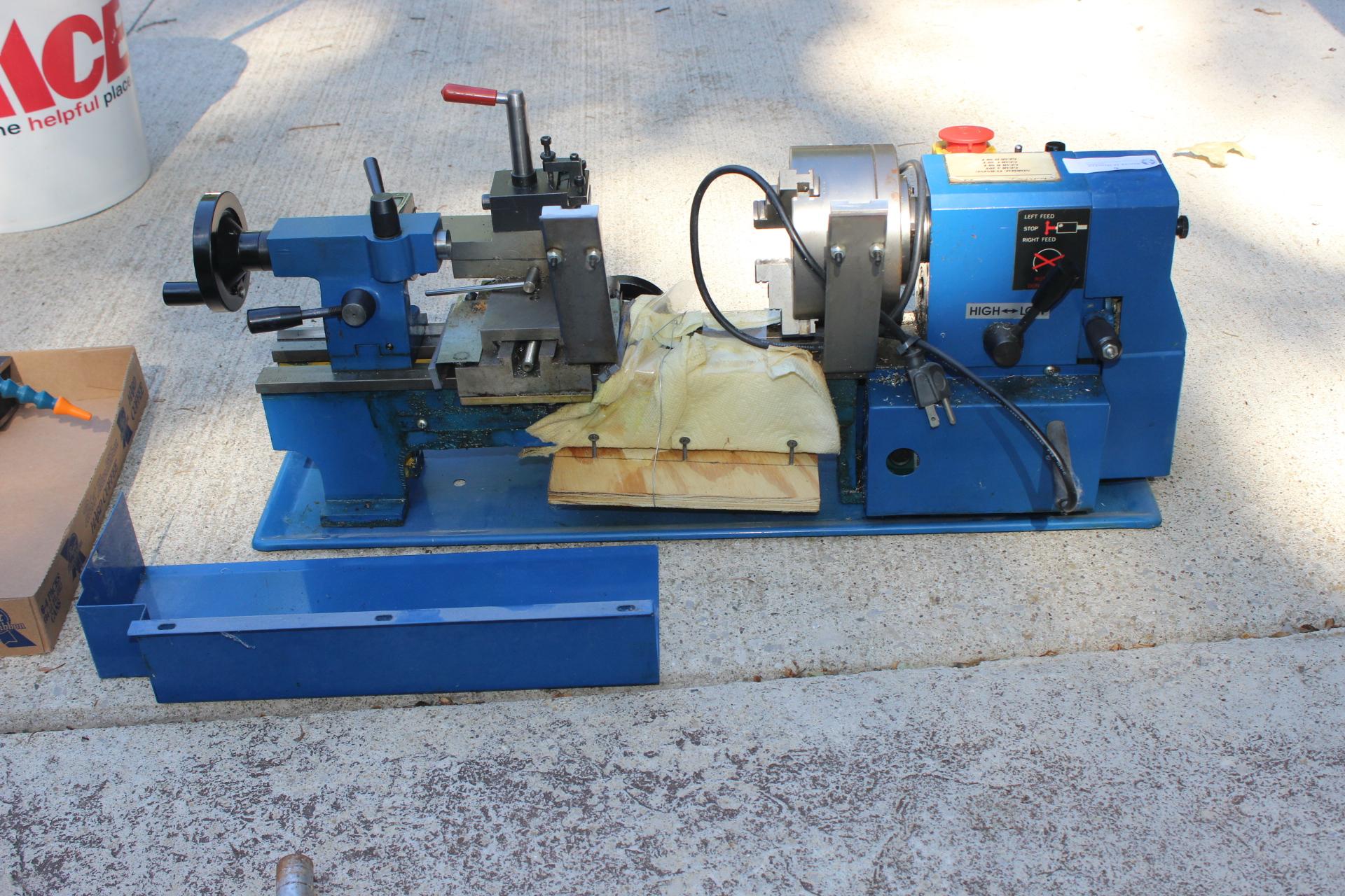 Speedway Series Metal Lathe 400 w 120v, Vaiable speed 0-2500 rpm, in excellent condition.