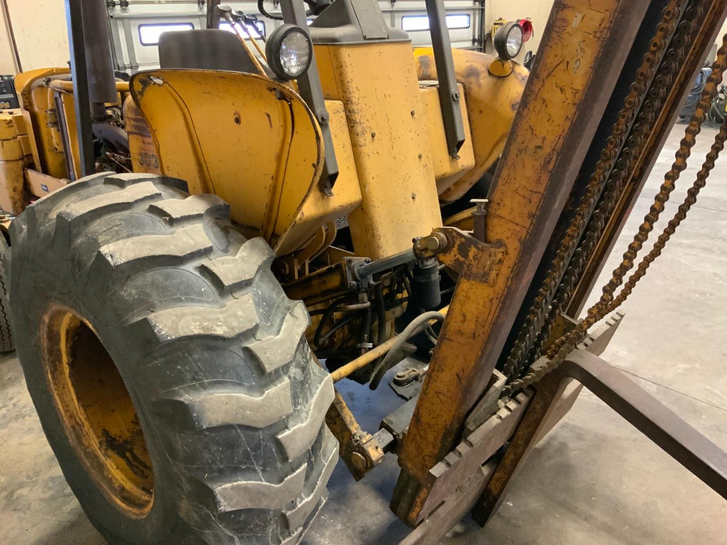 John Deere 380 Forklift