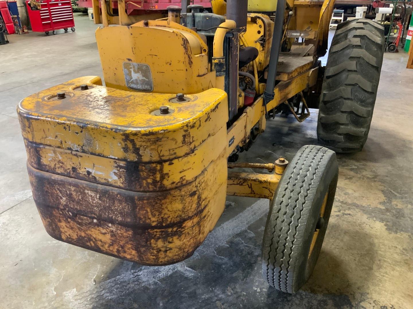 John Deere 380 Forklift