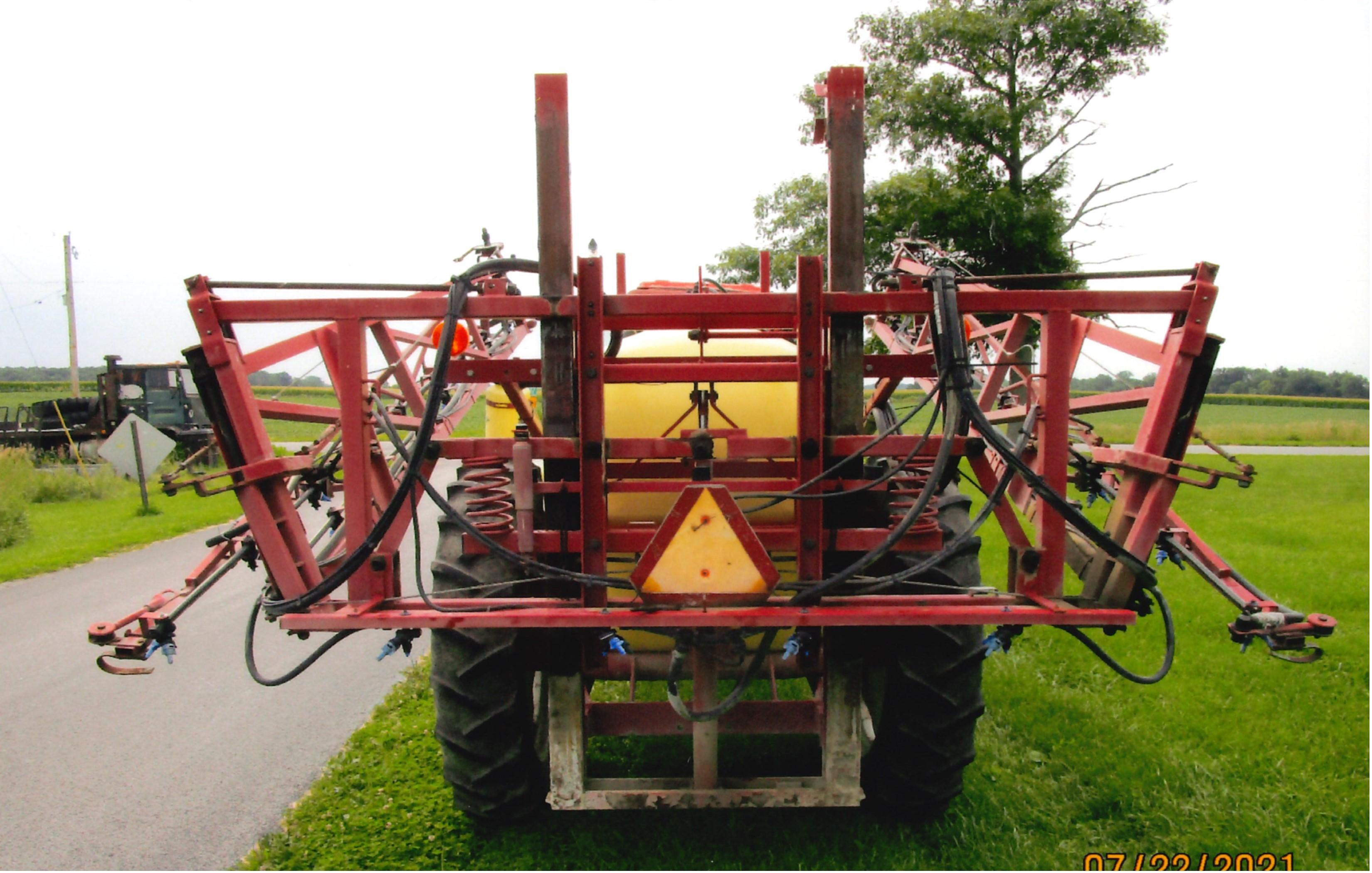 Hardi 650 Gallon Sprayer 60ft., All Hyd. Booms, Foam Markers