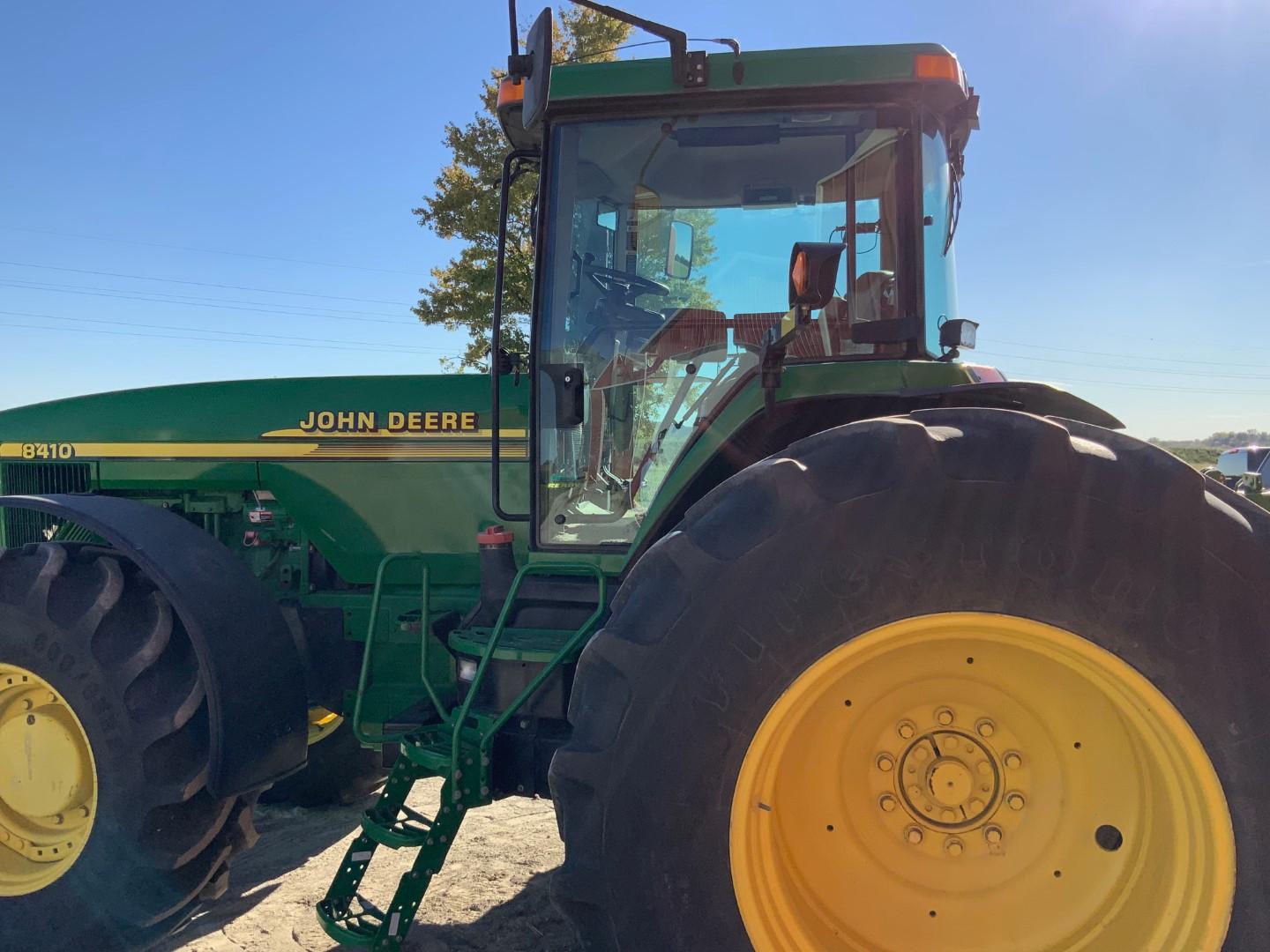 2000 John Deere 8410 MFWD Tractor