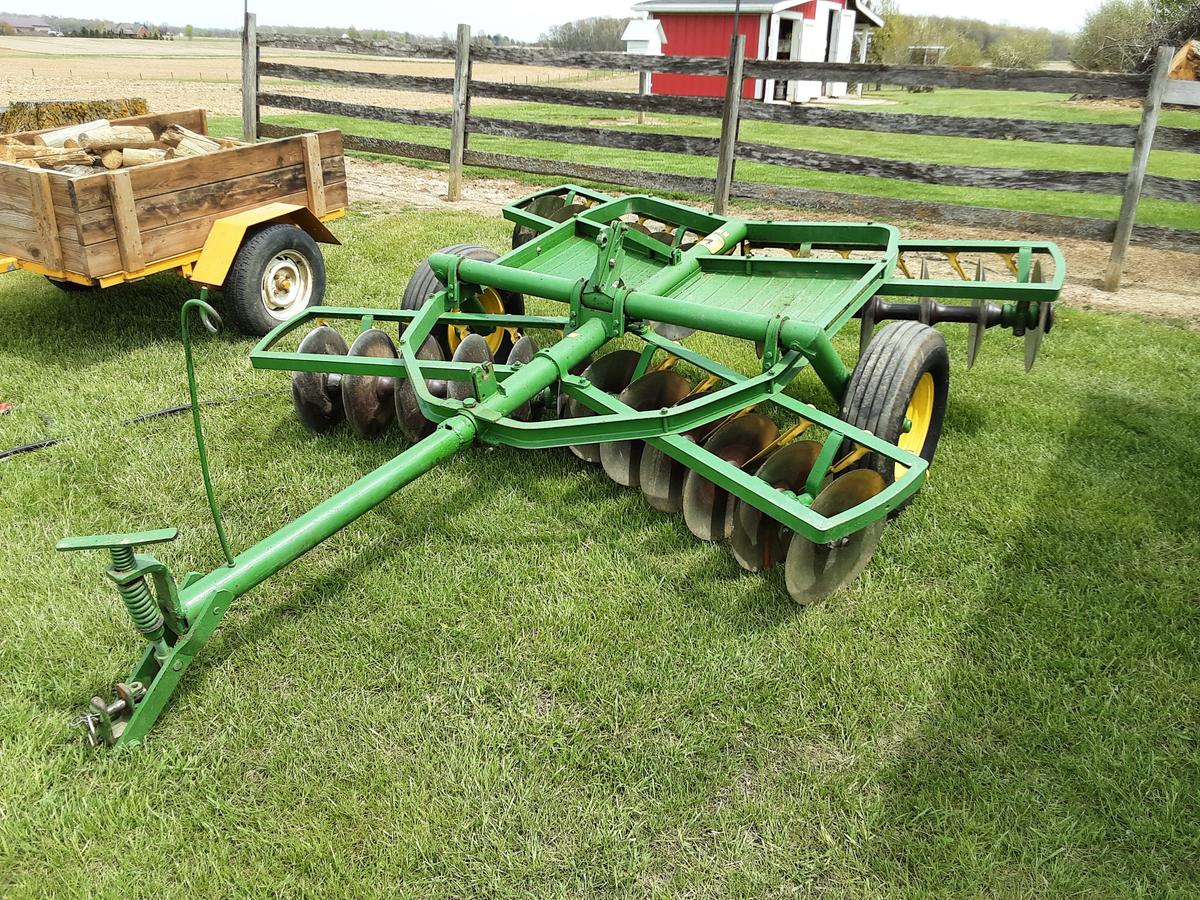 JD RWA 8' transport disk w/ 18" blades, scrapers (excellent)