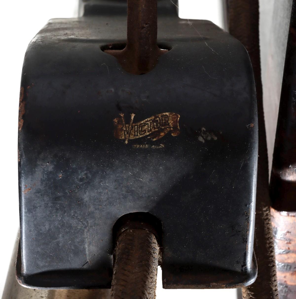 A VICTOR X-RAY MACHINE NO A 869 IN MAHOGANY CASE C 1920