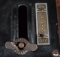 A VICTOR X-RAY MACHINE NO A 869 IN MAHOGANY CASE C 1920