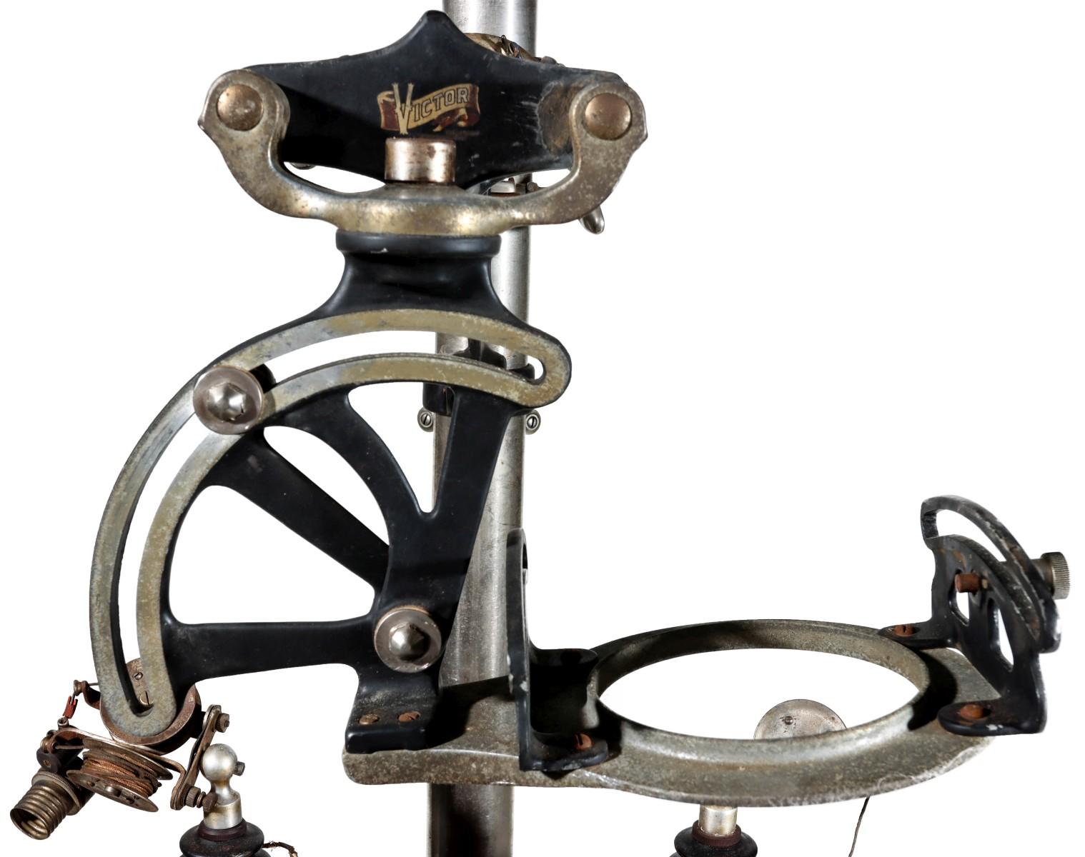A VICTOR X-RAY MACHINE NO A 869 IN MAHOGANY CASE C 1920