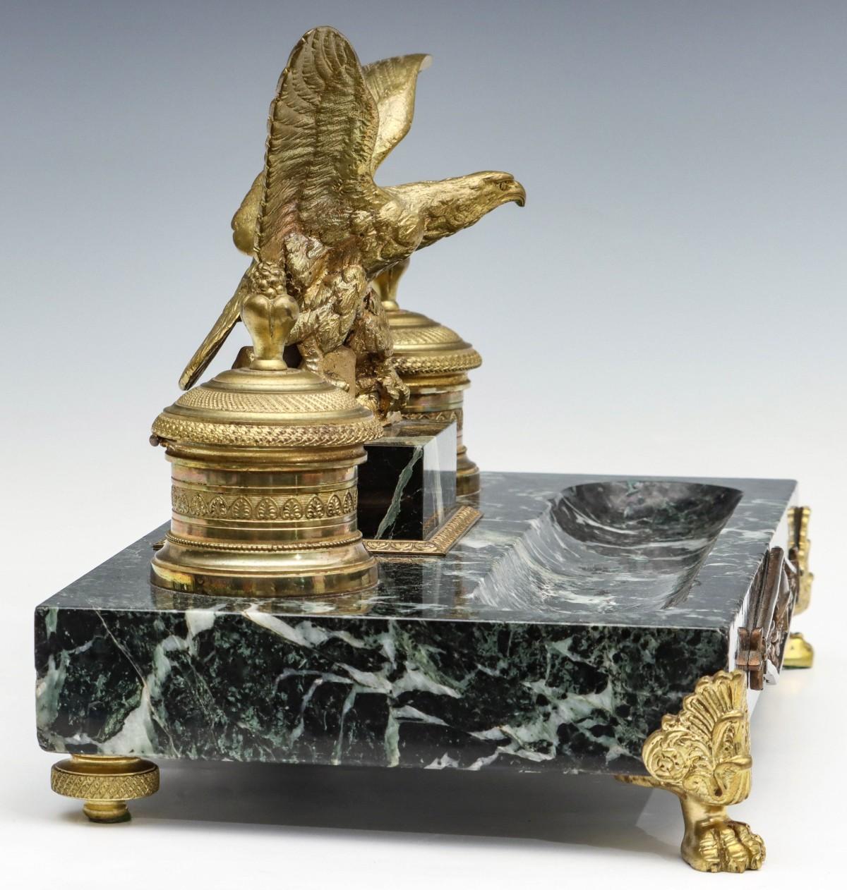 AN EARLY 20TH C. FRENCH EMPIRE STYLE INKWELL WITH EAGLE