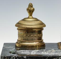 AN EARLY 20TH C. FRENCH EMPIRE STYLE INKWELL WITH EAGLE