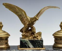 AN EARLY 20TH C. FRENCH EMPIRE STYLE INKWELL WITH EAGLE