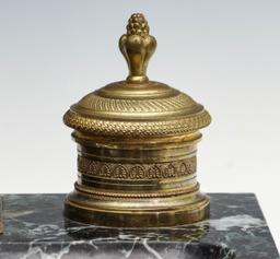 AN EARLY 20TH C. FRENCH EMPIRE STYLE INKWELL WITH EAGLE