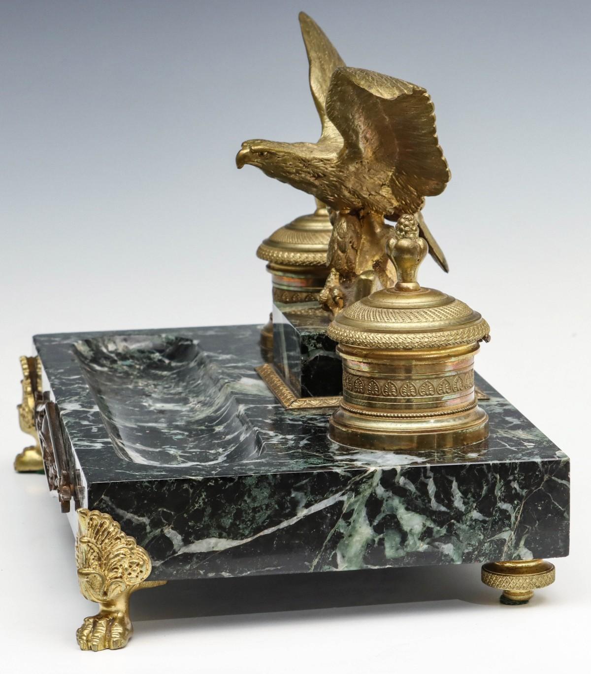 AN EARLY 20TH C. FRENCH EMPIRE STYLE INKWELL WITH EAGLE