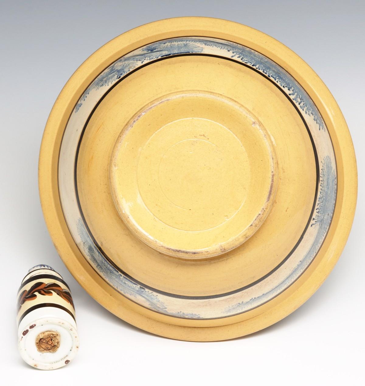 MOCHAWARE PEPPER POT AND YELLOW WARE BOWL WITH SEAWEED