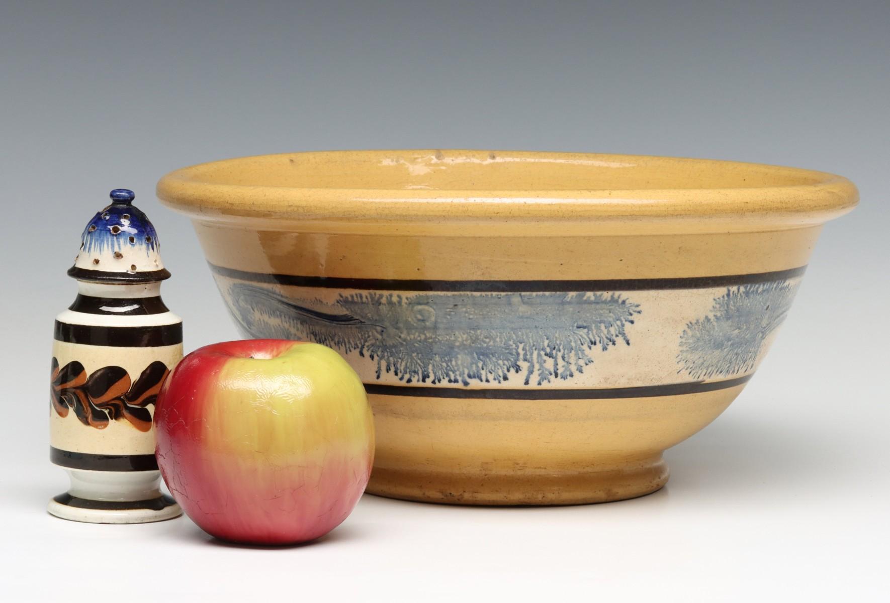 MOCHAWARE PEPPER POT AND YELLOW WARE BOWL WITH SEAWEED