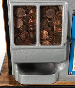 A GROETCHEN COLUMBIA 5-CENT COUNTER TOP SLOT MACHINE