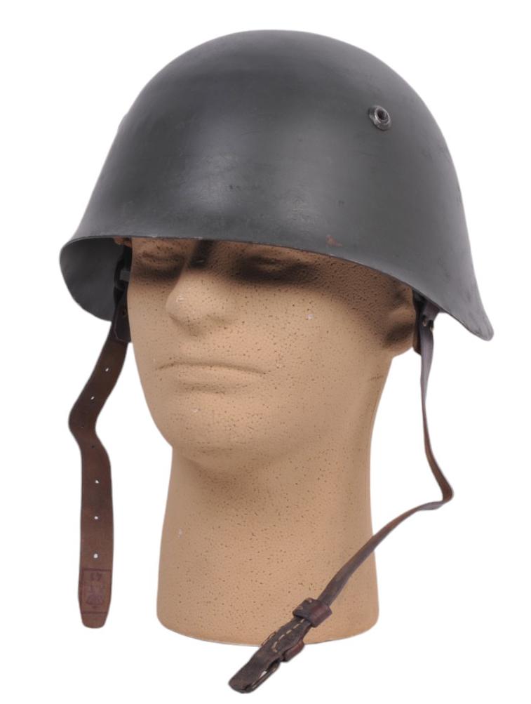 Replica Italian WWII style Tropical Paratrooper Fatigue Tunic & an Italian M33 Combat Helmet (AH)
