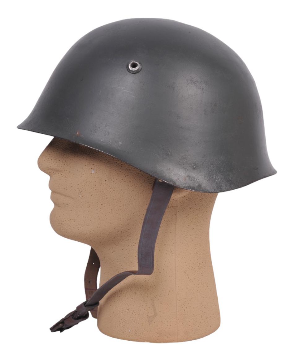 Replica Italian WWII style Tropical Paratrooper Fatigue Tunic & an Italian M33 Combat Helmet (AH)