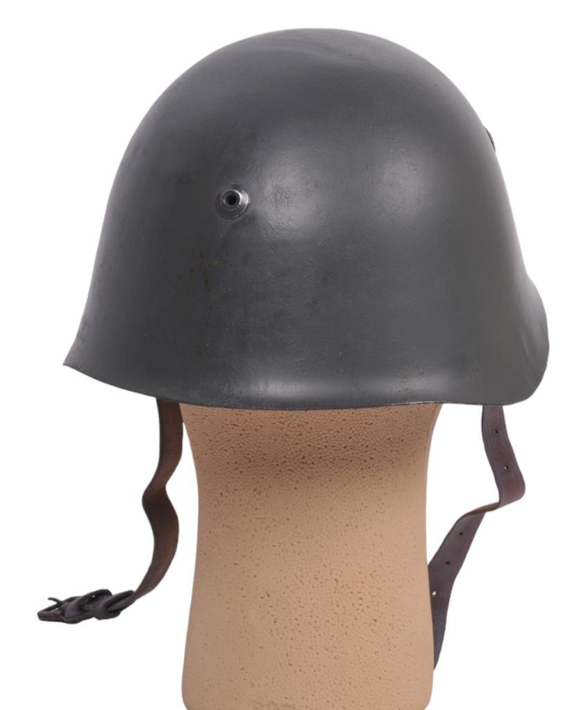 Replica Italian WWII style Tropical Paratrooper Fatigue Tunic & an Italian M33 Combat Helmet (AH)