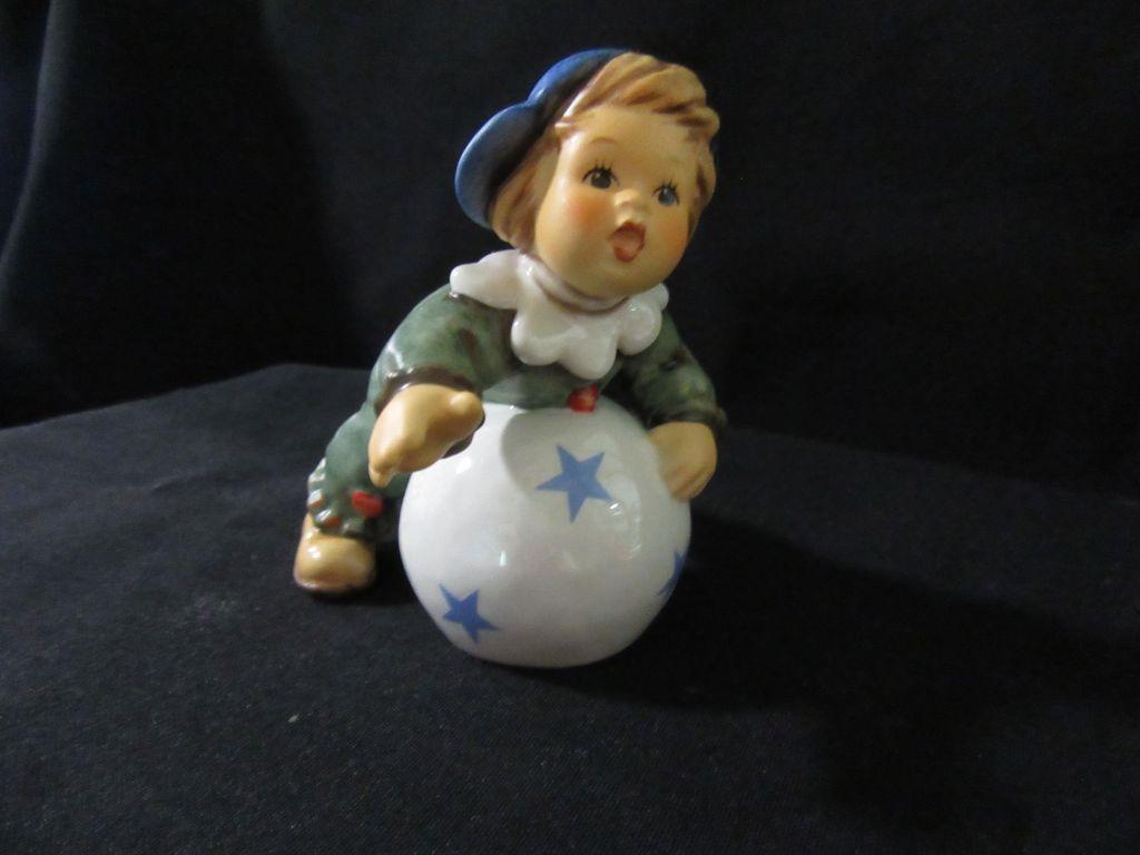 HUMMEL FIGURINE - ROLLING AROUND