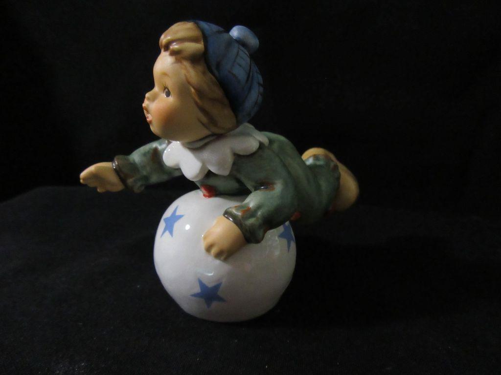 HUMMEL FIGURINE - ROLLING AROUND