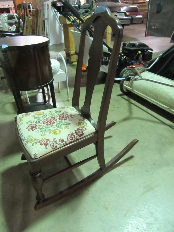 ROCKING CHAIR