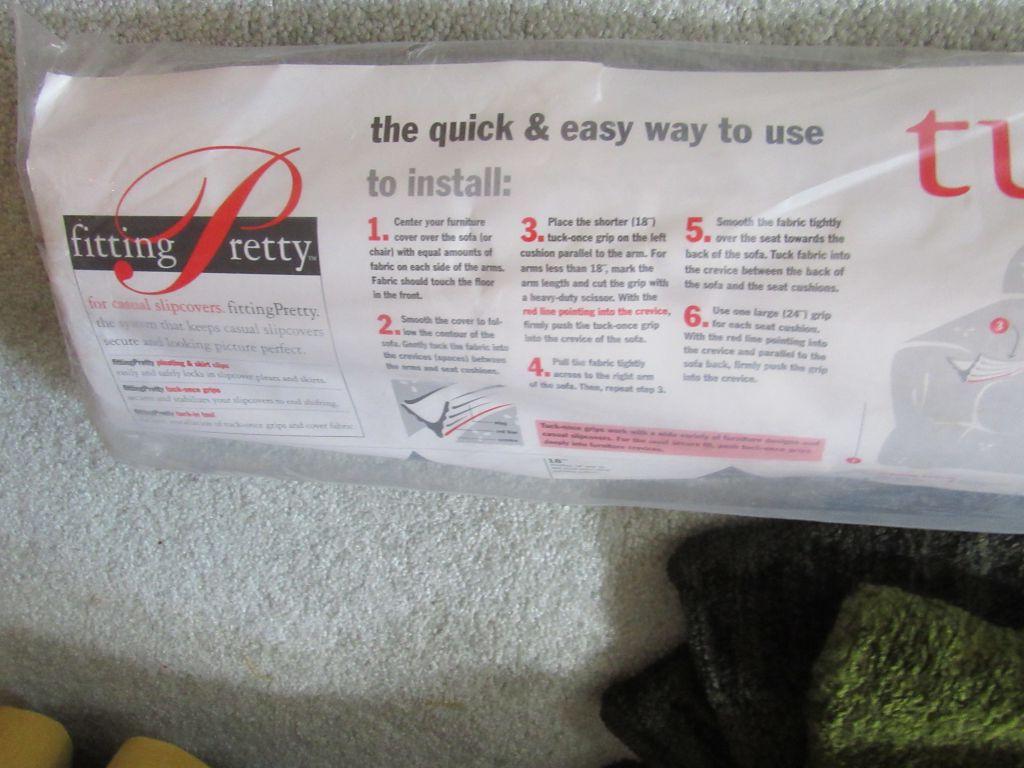 TUCK ONCE GRIPS. TRAVEL RUG AND SCARF