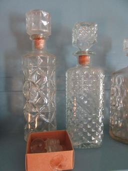 GLASS DECANTERS WITH EXTRA STOPPERS