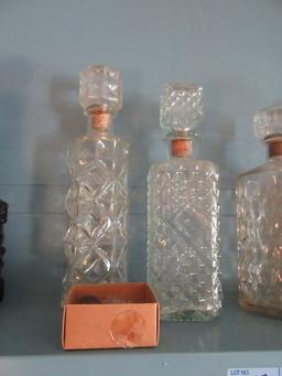 GLASS DECANTERS WITH EXTRA STOPPERS