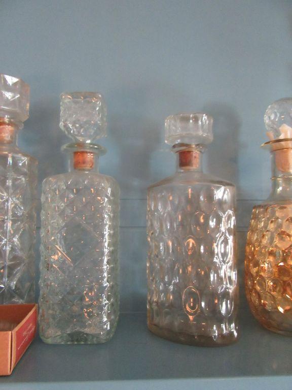GLASS DECANTERS WITH EXTRA STOPPERS