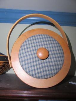 THE CRAWFORD BARN LONGABERGER BASKET SEPTEMBER 1998 WITH LID AND INSERT