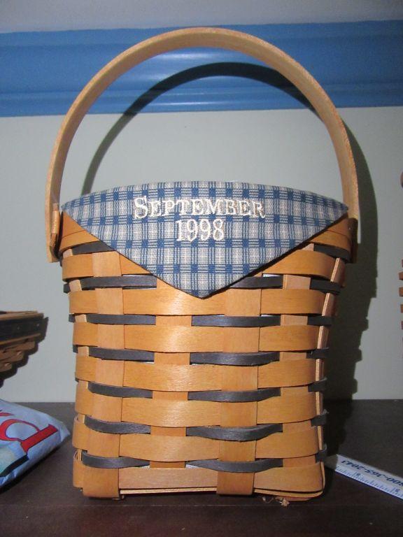 THE CRAWFORD BARN LONGABERGER BASKET SEPTEMBER 1998 WITH LID AND INSERT
