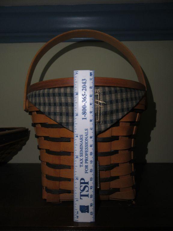 THE CRAWFORD BARN LONGABERGER BASKET SEPTEMBER 1998 WITH LID AND INSERT