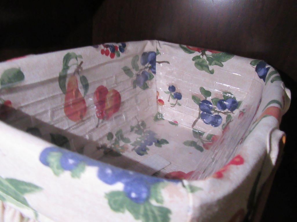 2001 LONGABERGER BASKET WITH INSERT