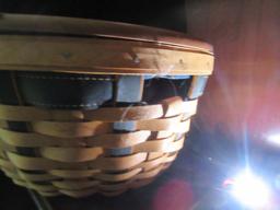 2004 LONGABERGER COLLECTORS CLUB WARE BASKET WITH LID AND INSERT
