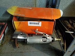 Workhorse pneumatic cut off tool with box and manual