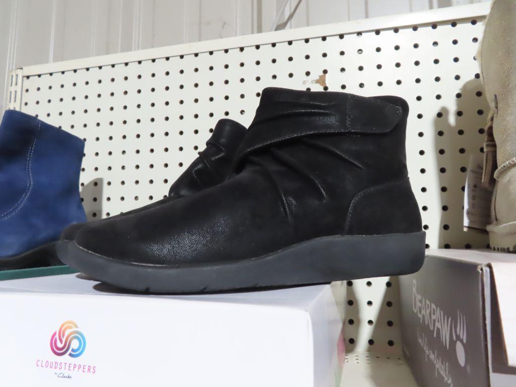 Clarks cloud steppers size 9M black boots