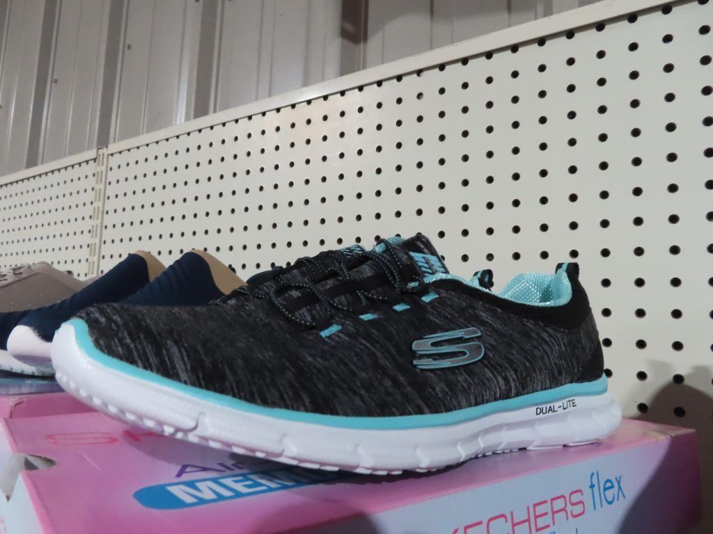 Skechers size 9 shoes