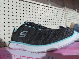 Skechers size 9 shoes