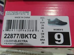 Skechers size 9 shoes
