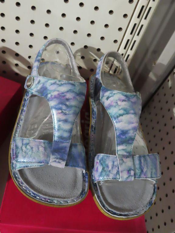 Alegria size 9 sandals