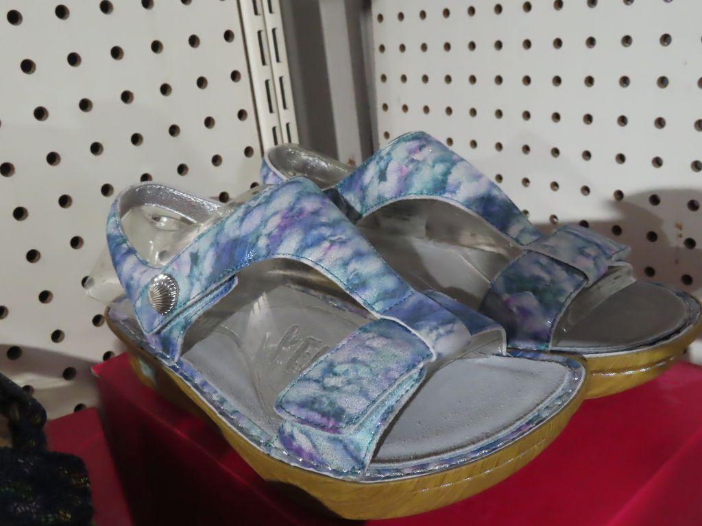 Alegria size 9 sandals