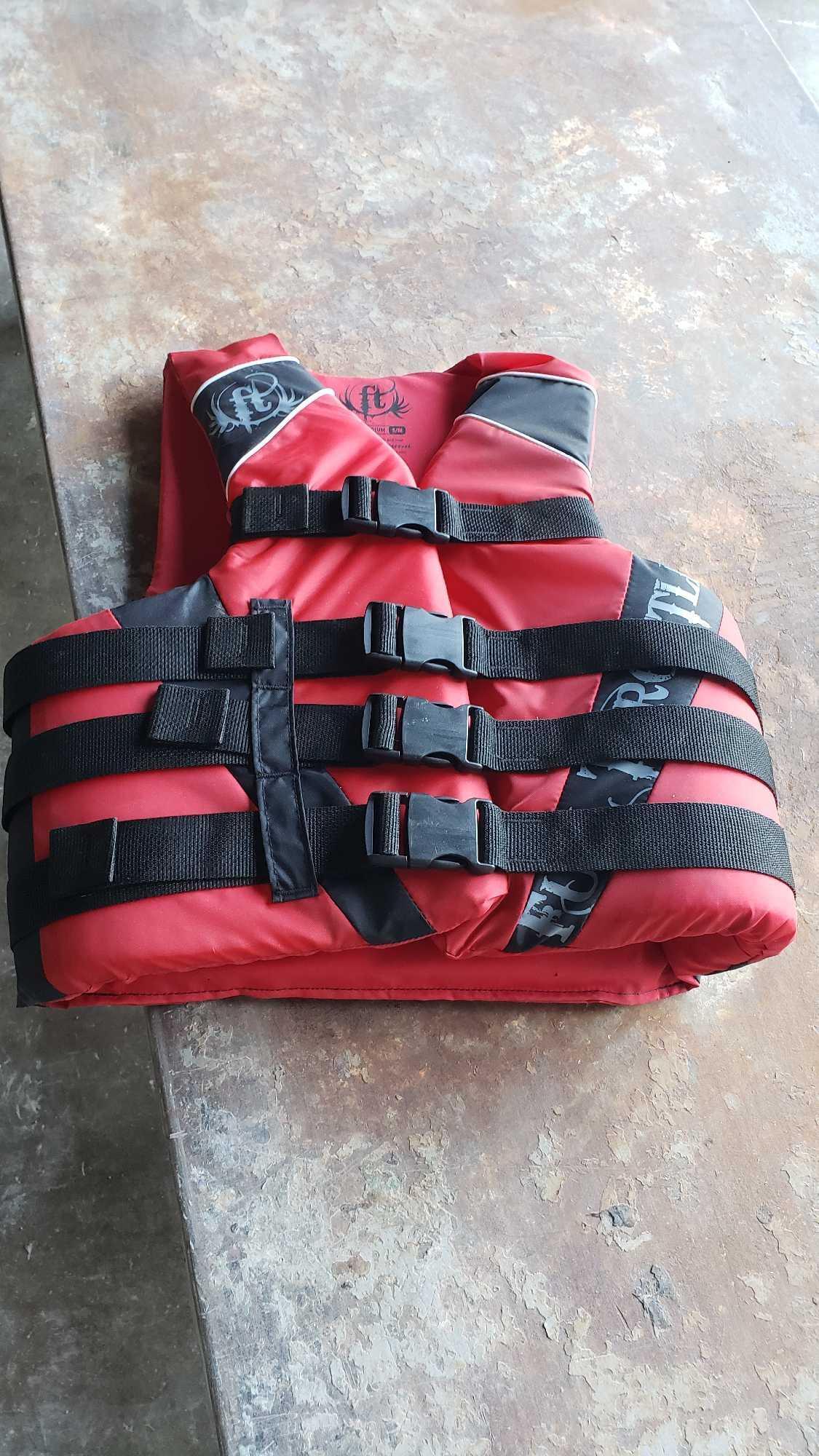 One small/medium full throttle life jacket