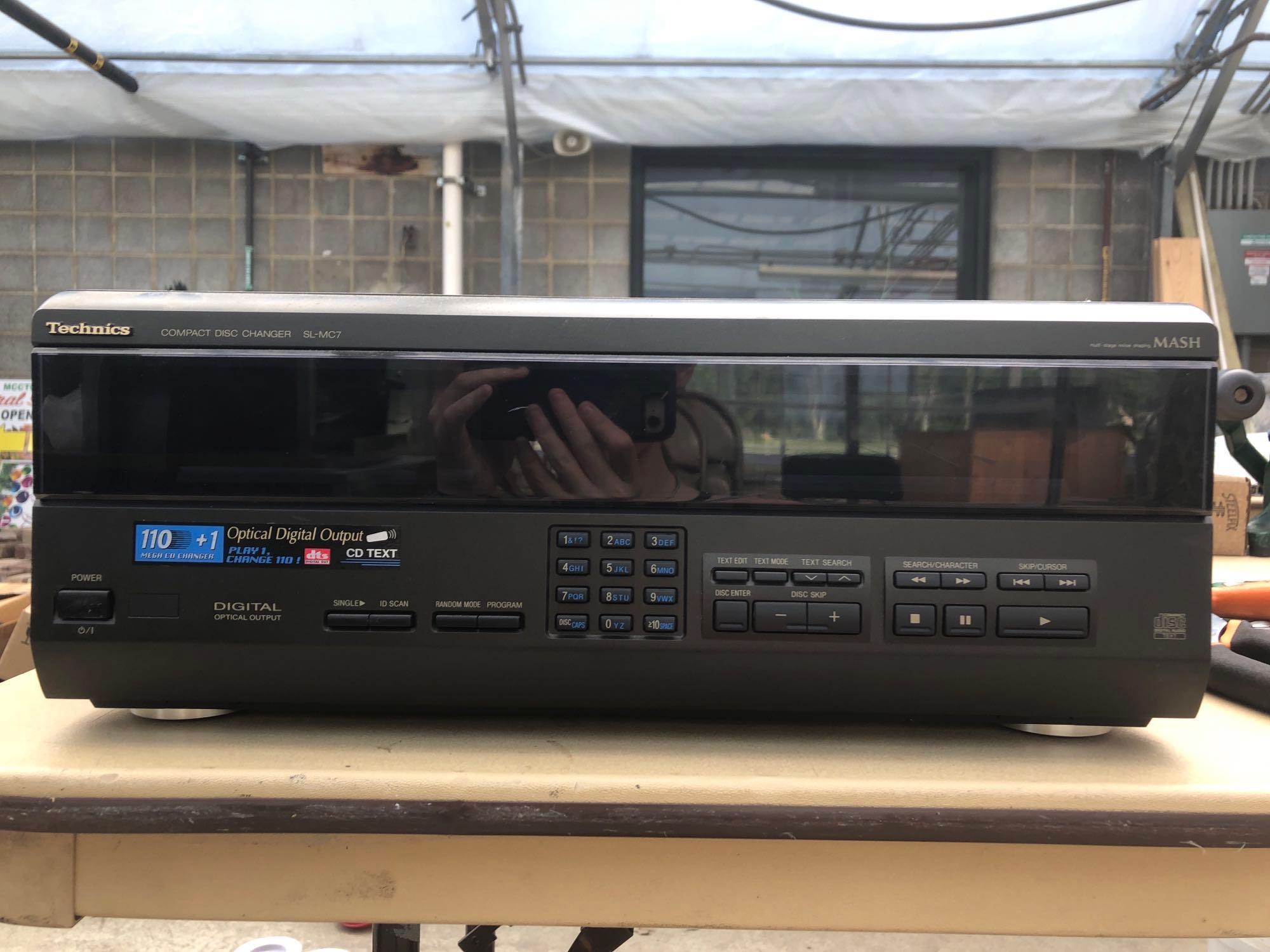 Technics model SL-MC7 compact disc changer