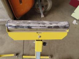 Pair of yellow roller stands